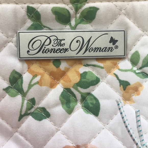 The Pioneer Woman Vintage Floral Travel Bag - Picture 8 of 10